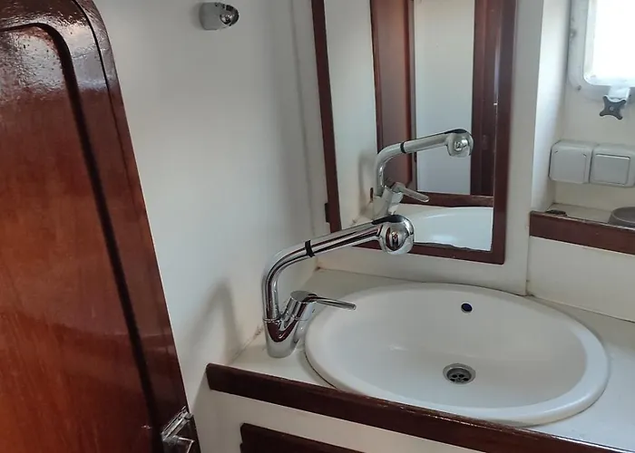 Romantic Sailboat 보트호텔 발렌시아