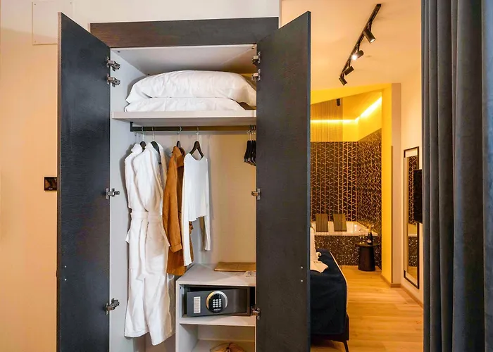 Pathos By Mimood 4* Valenza