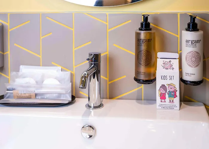 Pathos By Mimood Aparthotel