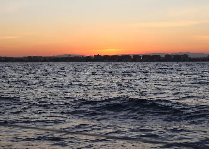 Magnificent Sailboat With Free Parking For Cars Botel