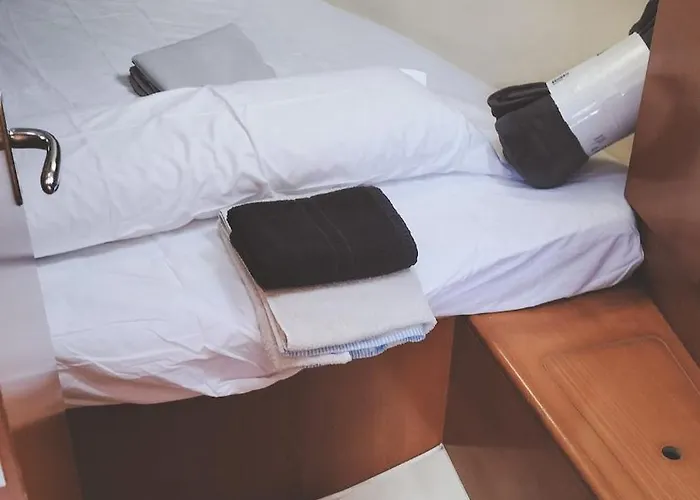 Magnificent Sailboat With Free Parking For Cars Valência