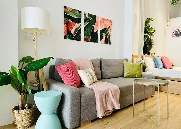 & Cozy Flat Close The Valencia