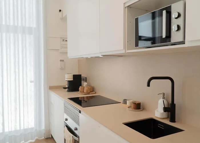 Stylish Downtown Charm Διαμέρισμα *