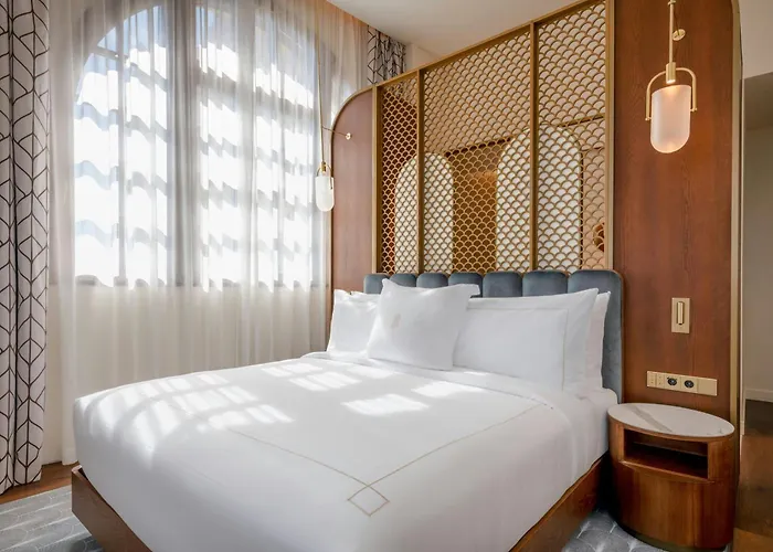 Grand Centenari, Valencia, Autograph Collection