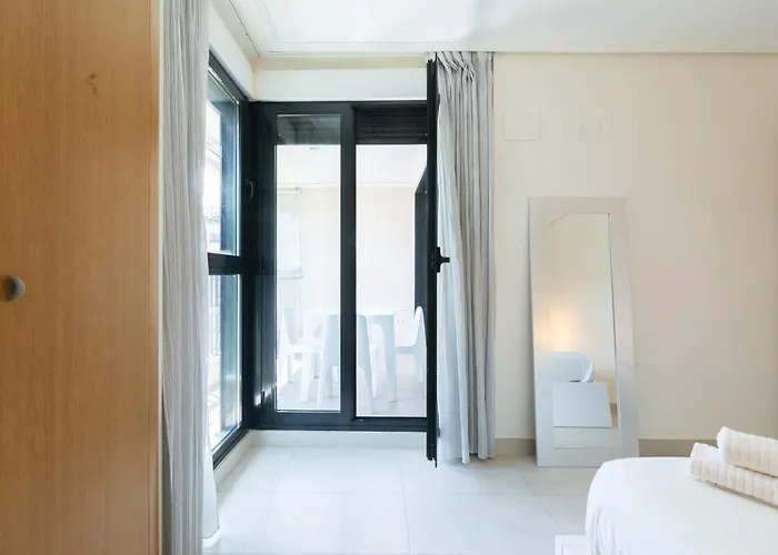 Con Vistas Al Mar, Piscina Y Pista De Paddle *