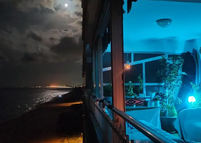 Blue Double Private At Front - En La Playa Piso Compartido Rum i privatbostad *