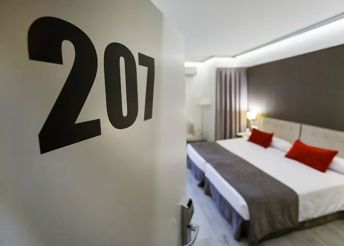 سويت ريناسا 3* فالنسيا