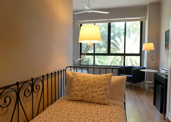 Md现代酒店 - 花园 酒店 *