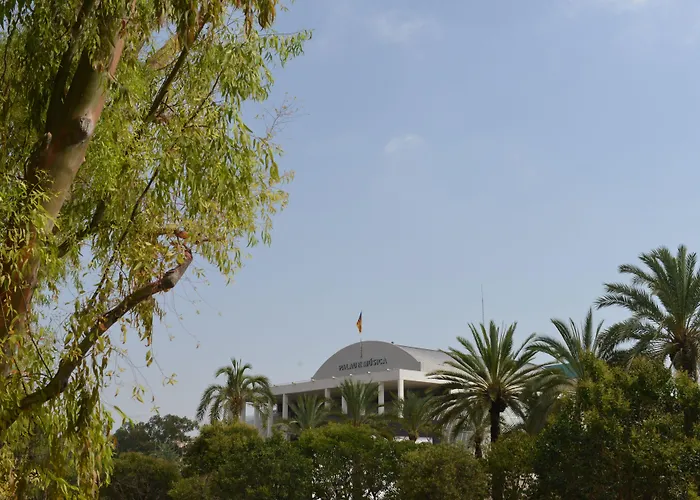 Md现代酒店 - 花园 酒店 *