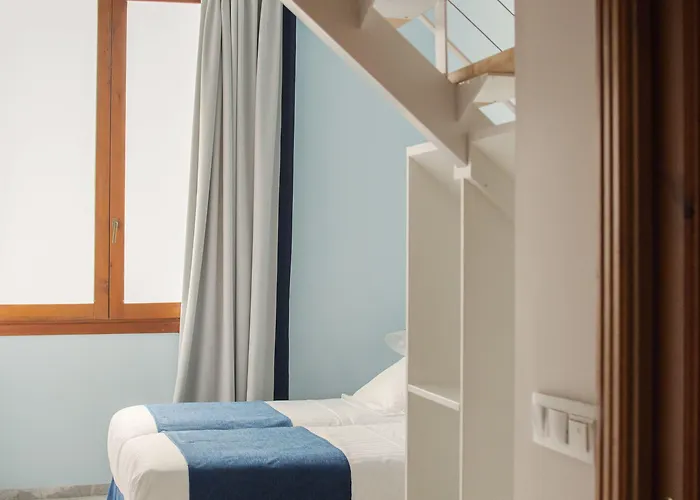 Ad Hoc Carmen Hotel 2*