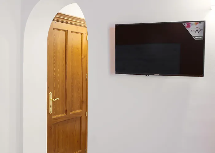 Ad Hoc Carmen Hotel 2*