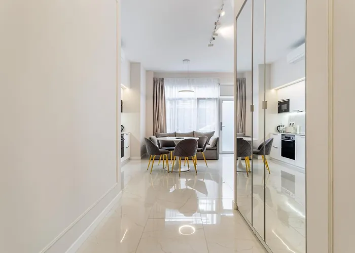 Era Deluxe Near The Of *