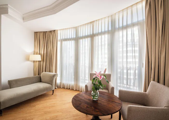 Melia Plaza Szálloda