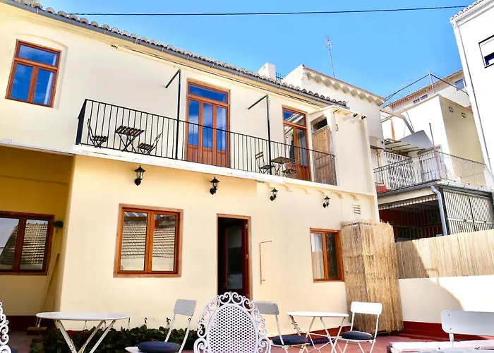 Bird House Bed and breakfast 3*