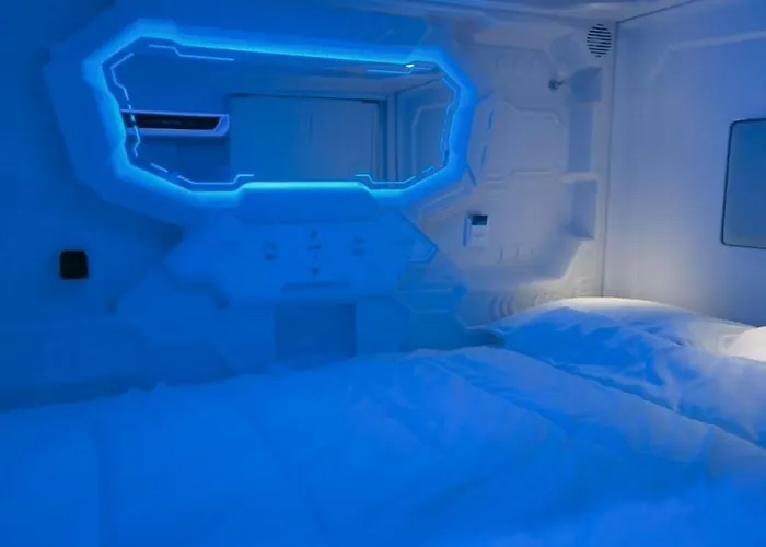 Capsule فندق-كبسولة فالنسيا