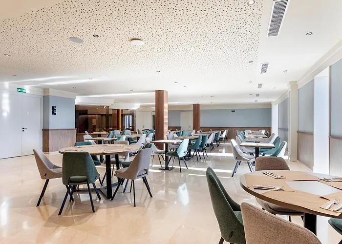 Aparthotel B48 Feria 4*