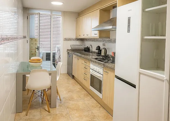 Cortes - Pool Paddle Tennis Court And Gym