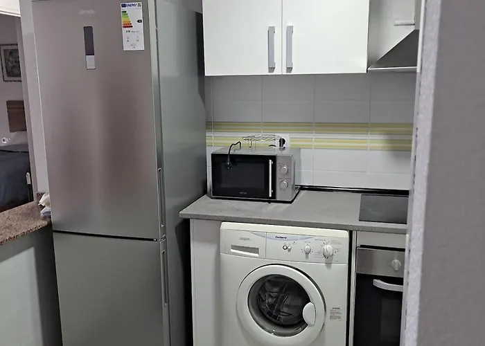 Comfortable In The Feria 2 Area شقة *