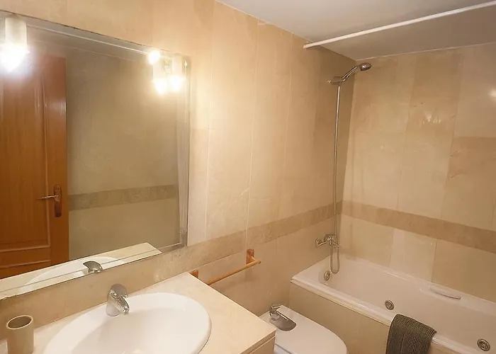 Cortes - Pool Paddle Tennis Court And Gym 발렌시아