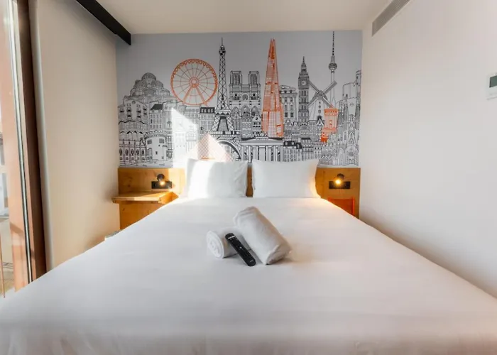 호텔 Easyhotel Ciutat Vella 2*