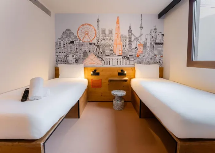 فندق Easyhotel Ciutat Vella 2*