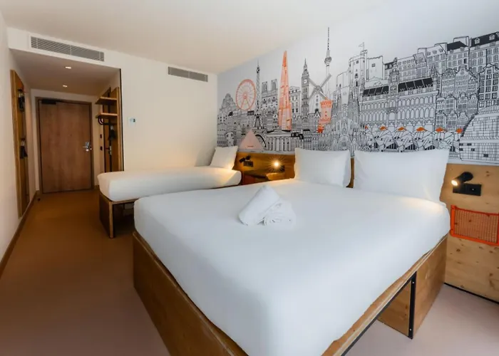 Easyhotel Ciutat Vella فندق 2*