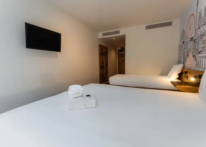 Easyhotel Ciutat Vella فندق