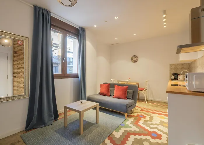 Ξενοδοχείο με διαμερίσματα With Antique Floor & Lots Of Sun Light