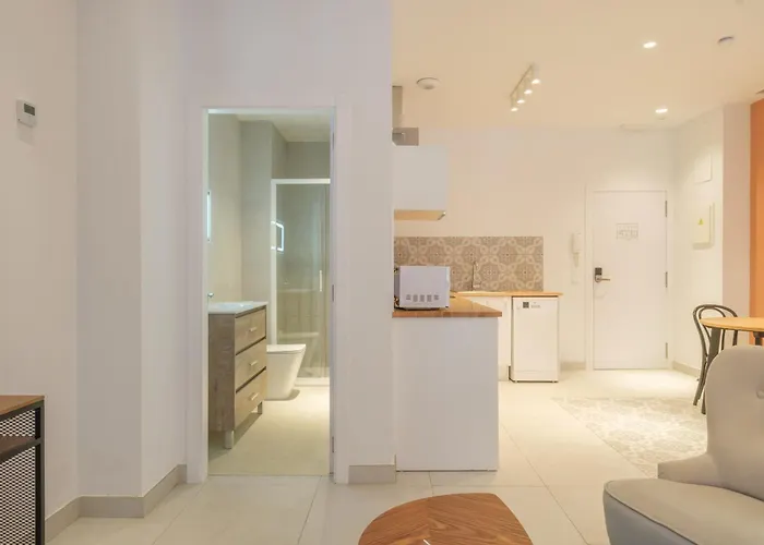 Gorgeous Close To Centre