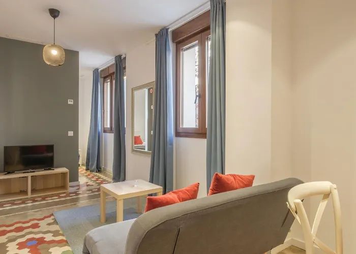 Ξενοδοχείο με διαμερίσματα With Antique Floor & Lots Of Sun Light