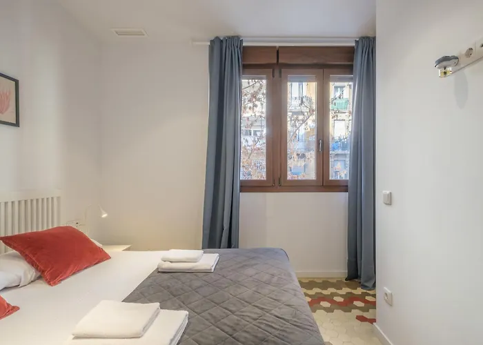 Ξενοδοχείο με διαμερίσματα With Antique Floor & Lots Of Sun Light