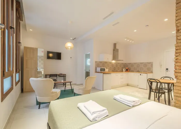 Gorgeous Close To Centre 4*