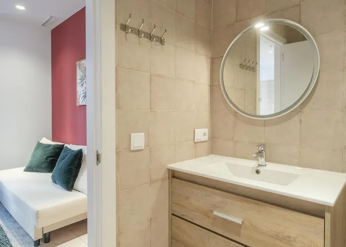 Modern Close To Centre מלון דירות 4*