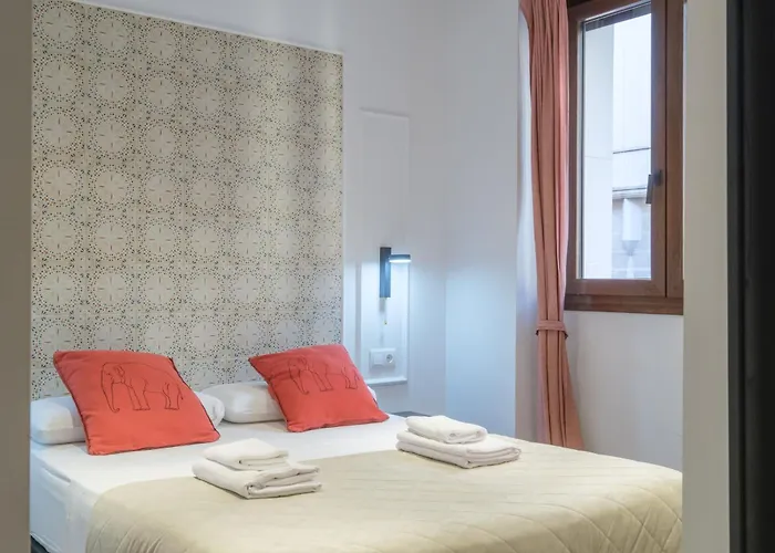 Modern Close To Centre מלון דירות 4*