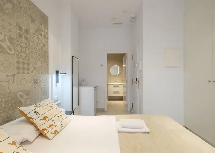 بيت ضيافة Comfortable Close To Centre 4*