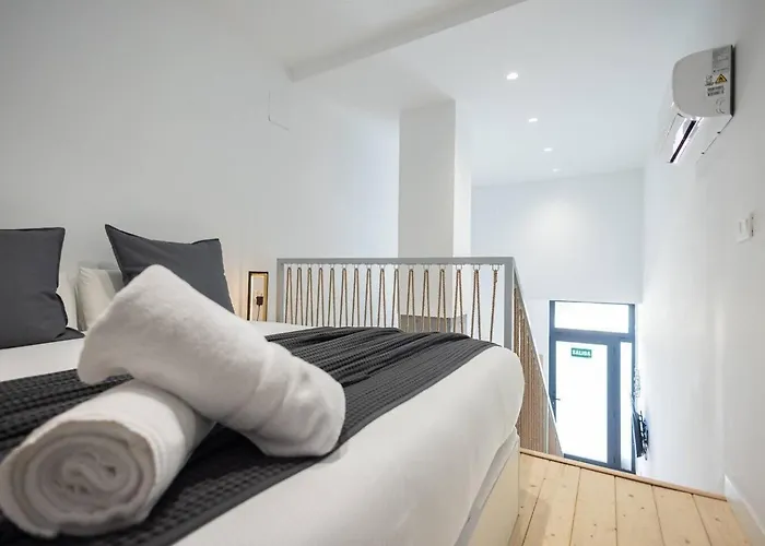 Estudio Con Altillo En Malilla Cerca De La Fe *