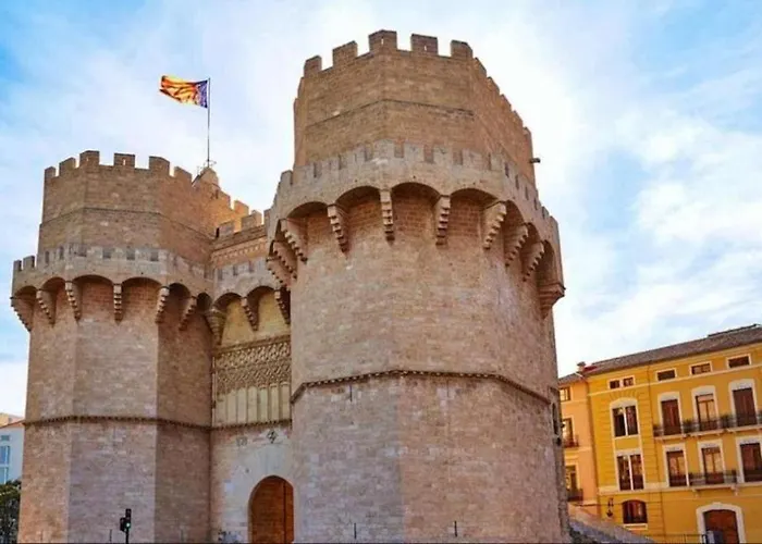 Apartamento Gran ático Premium Del Siglo Xvi Con Tres Terrazas Privadas Hasta 7 Huéspedes En Ciutat Vella *