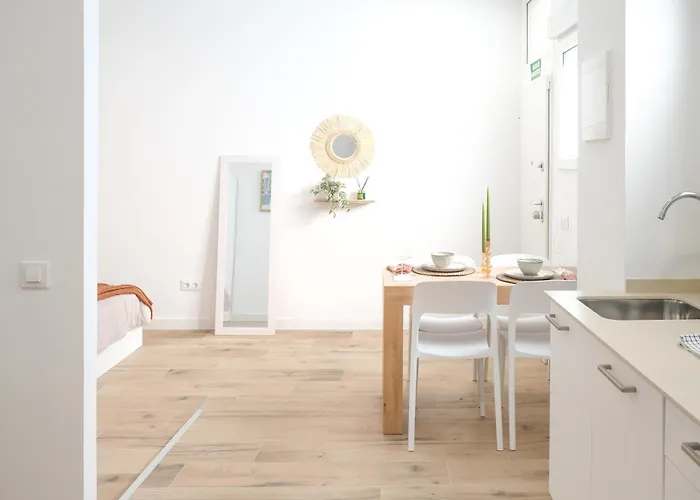 Near To Marathon - Of Arts & Sciences * Βαλένθια