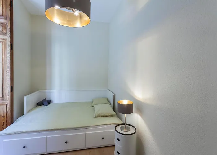 2 Bedroom Historical Center *