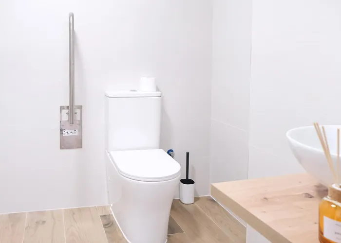 Near To Marathon - Of Arts & Sciences Apartment *