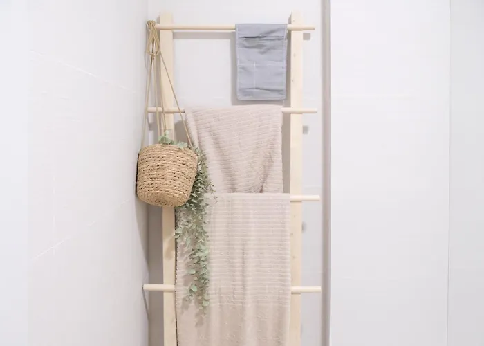 Near To Marathon - Of Arts & Sciences Apartment *