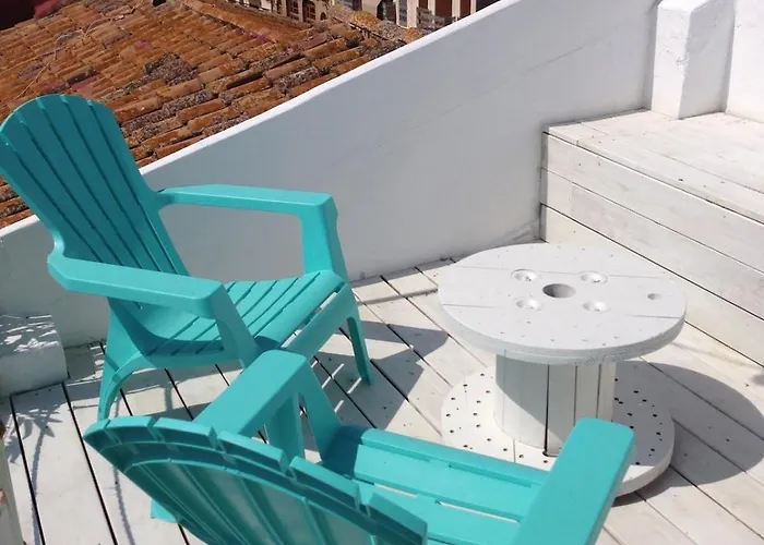 Next To The * Walencja