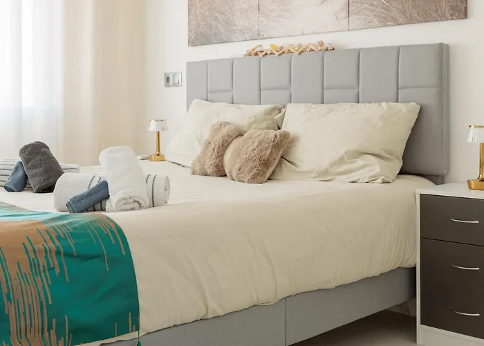 Floor 2 Bedroom With Terrace * فالنسيا