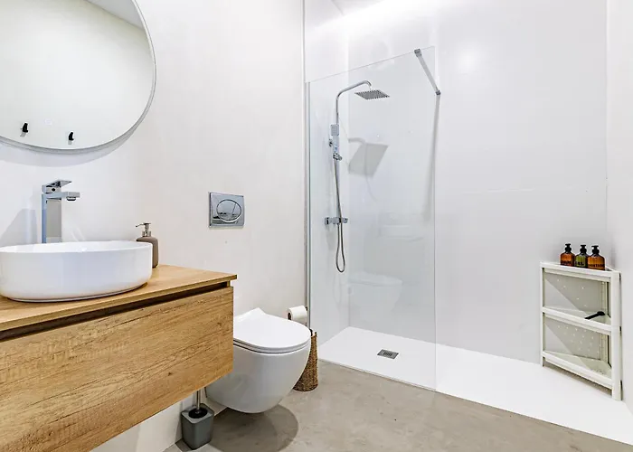 Modern & Stylish Close To The Апартаменты