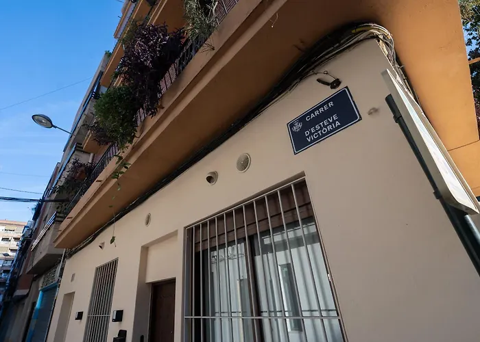 Mimi's In En Corts *