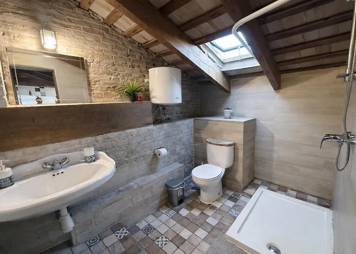 Kiwi Auto Check-in בית הארחה *