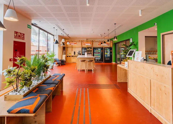 Easyhotel Ciutat Vella 2*