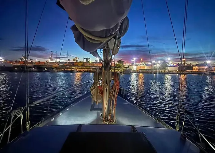 Romantic Sailboat * فالنسيا