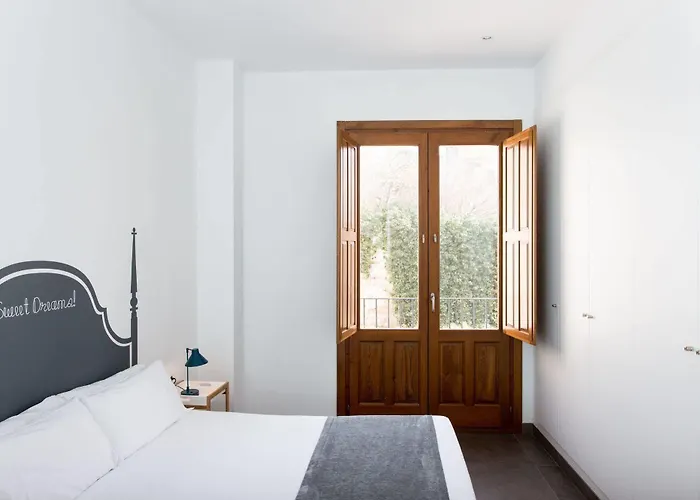 Centre Torres De Quart 아파트 *