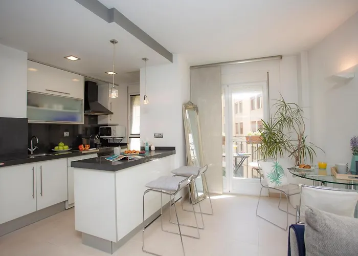 Singularstays Poeta Querol